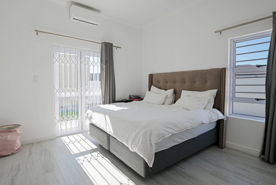  Bedroom Property for Sale in Parklands Western Cape